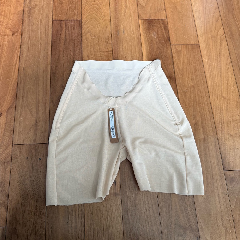 NWT Skims SHEER SCULPT LOW BACK SHORT | SAND